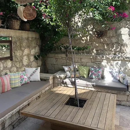 Alinda Alacati Butik Hotel *
